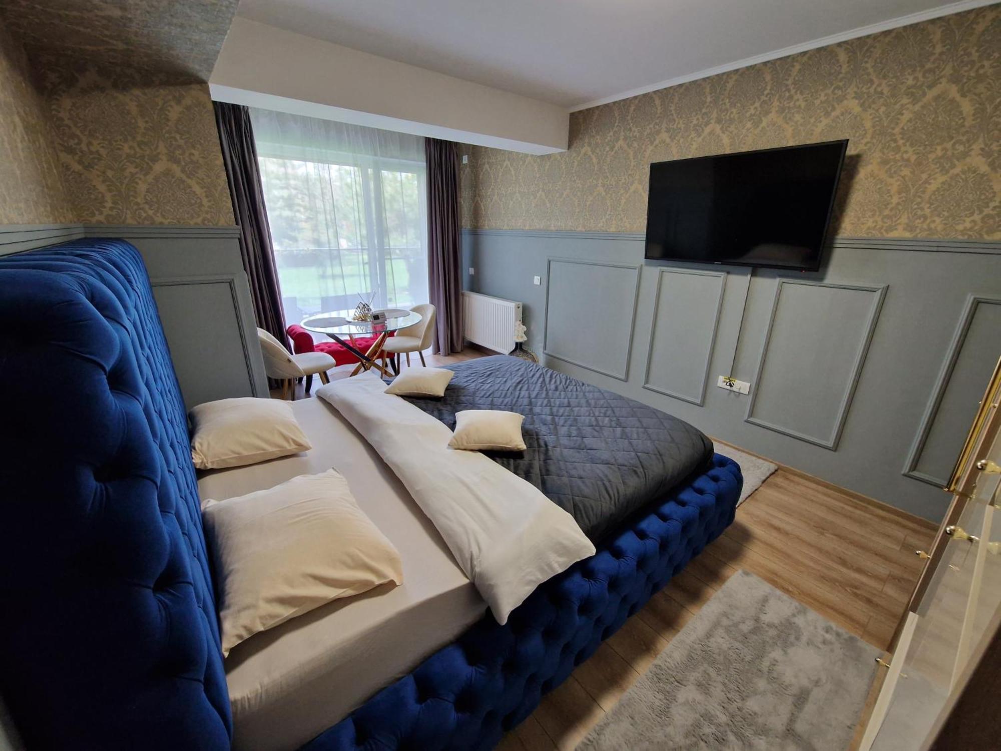 Airplane By Airport Residence Otopeni Exterior foto