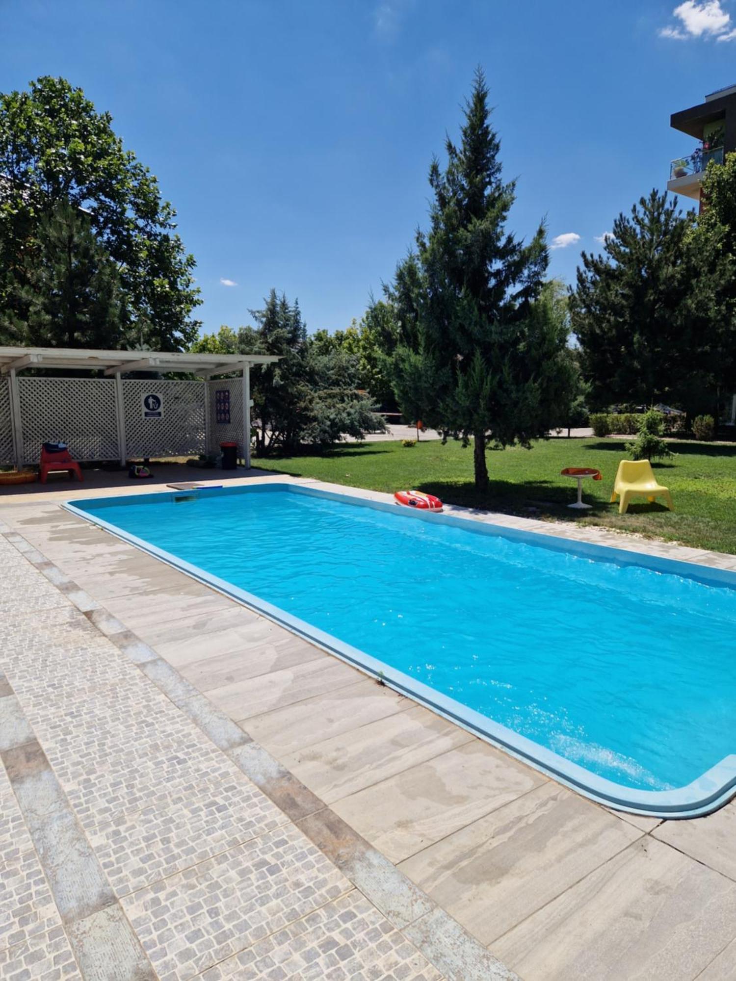 Airplane By Airport Residence Otopeni Exterior foto